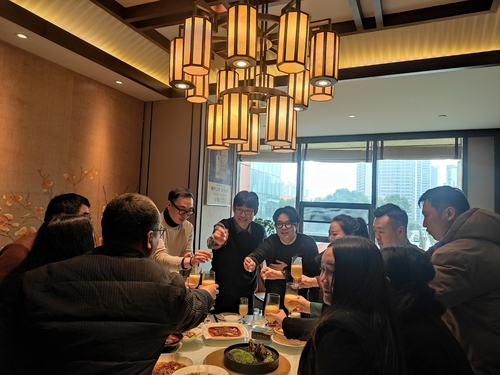 Jüngste Firmenblogs über Der koreanische Kunde besuchte die Xinwei Fabrik