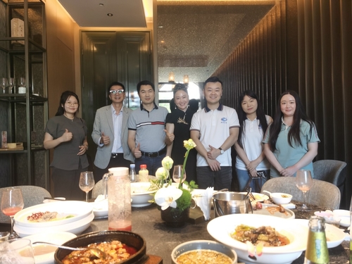 Jüngste Firmenblogs über Der vietnamesische Kunde besuchte die Xinwei Fabrik